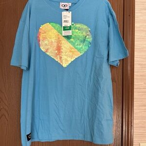 QE tee in lovely blue with rainbow heart